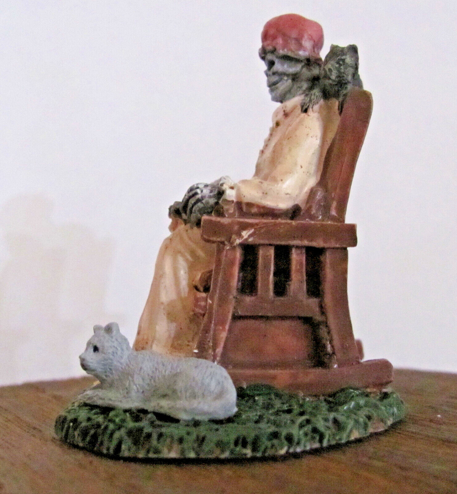 Lemax Spooky Town Figurine – Former Cat Lady #62428