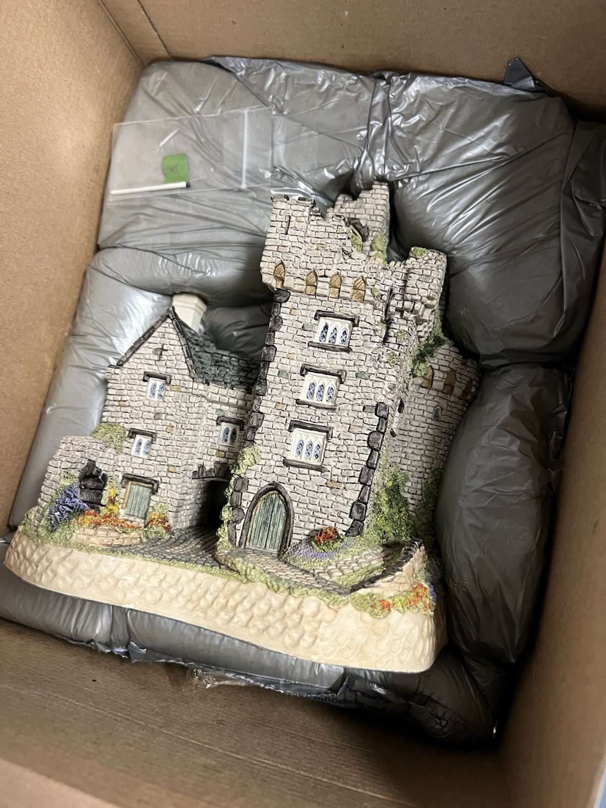 David Winter Cottages the Irish Collection: O’Donovans Castle 1992