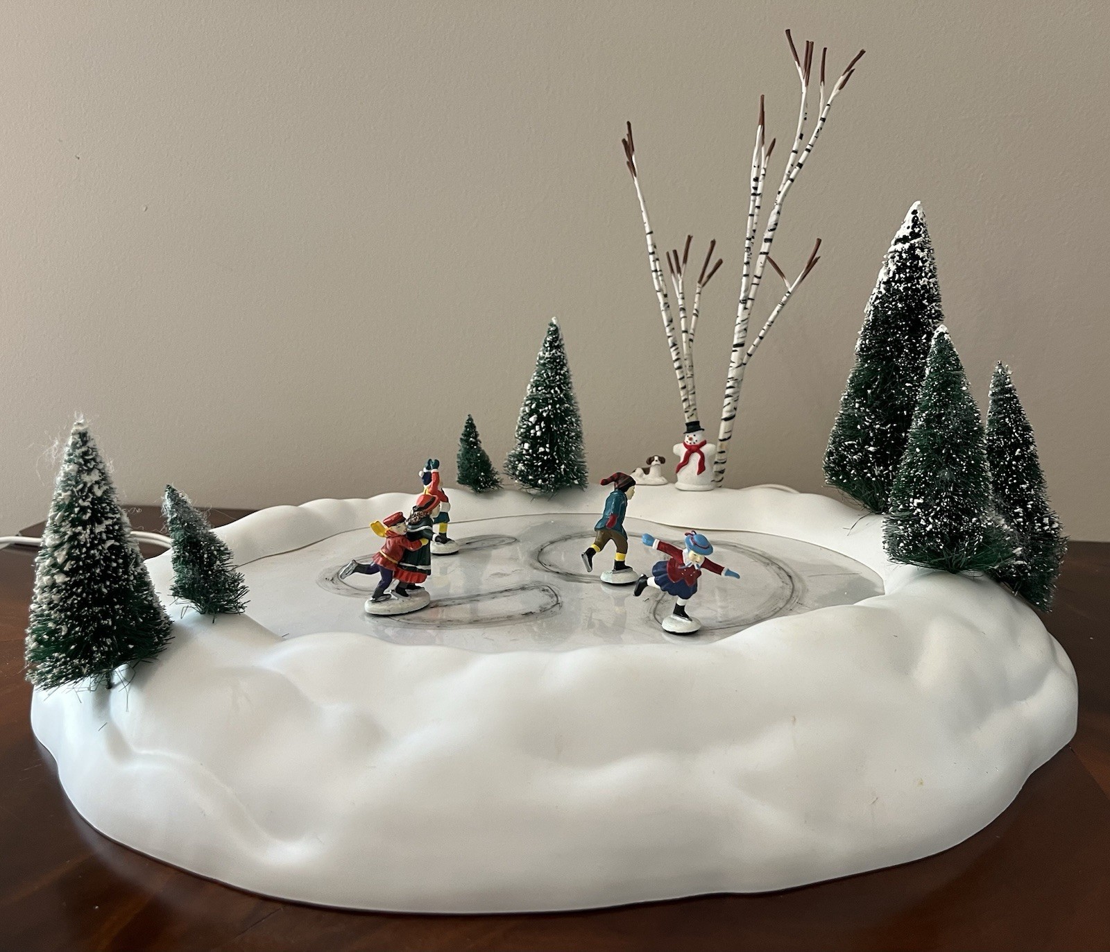 Dept 56 Village Animated Skating Pond 5229-9 Retired “As Seen In Baby Einstein”