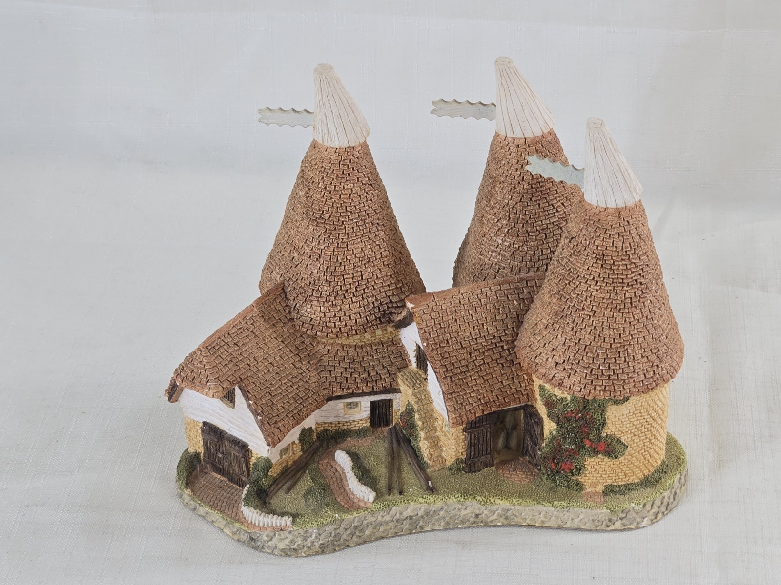 David Winter “Triple Oast” 1981 Regions Collection