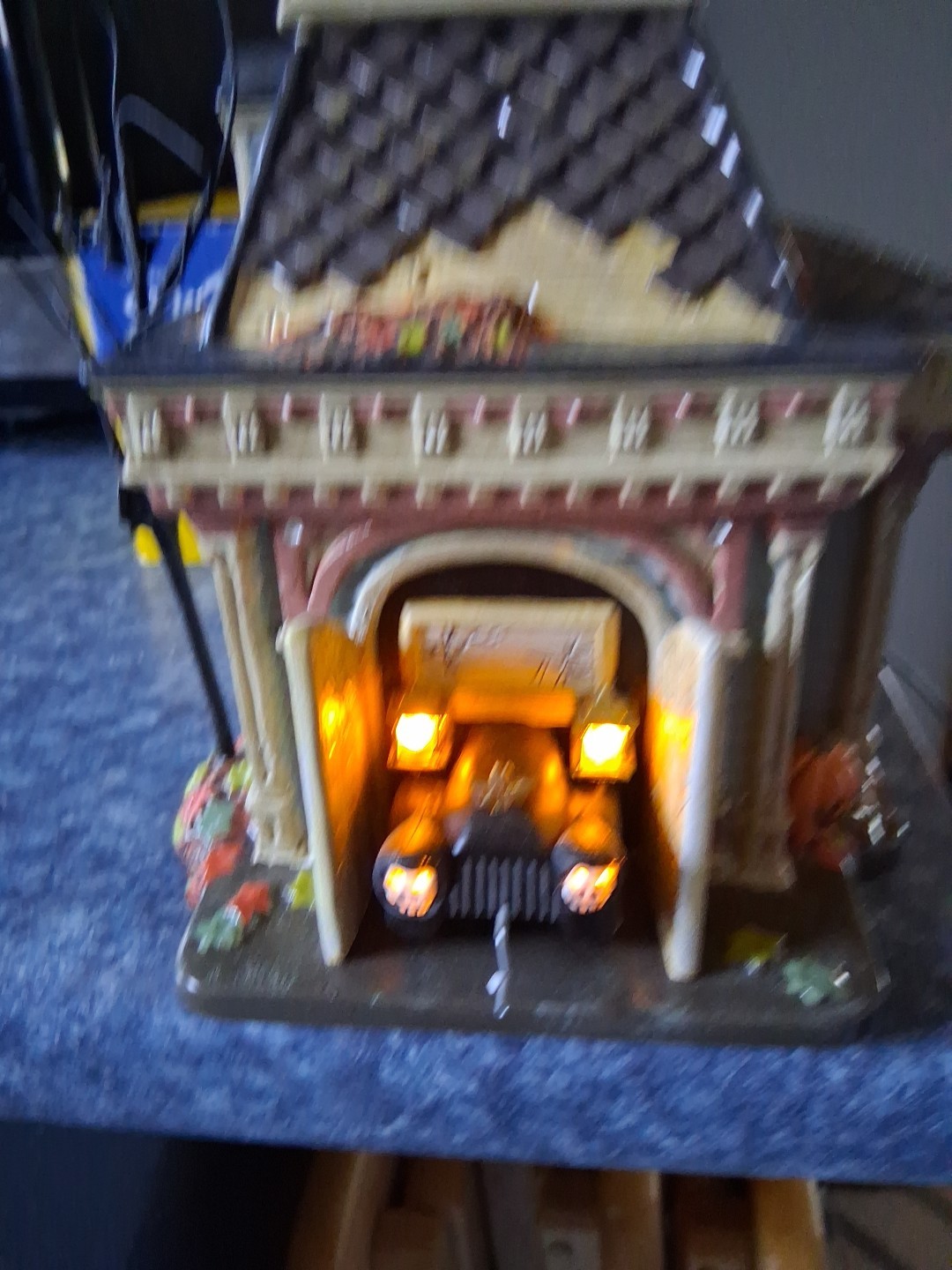 Vintage Department 56 Grimsly’s Garage Snow Village Halloween Works 2005. Nice