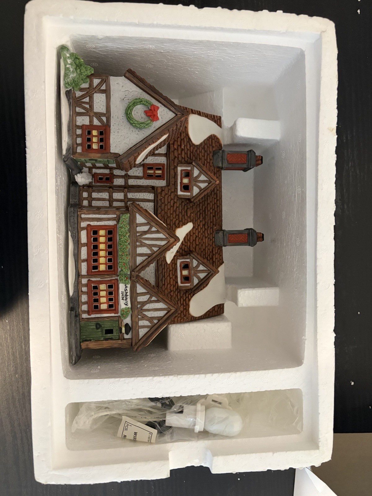 Heritage Village Collection Dickens’ Village Ashbury Inn Illuminated Boxed 1991