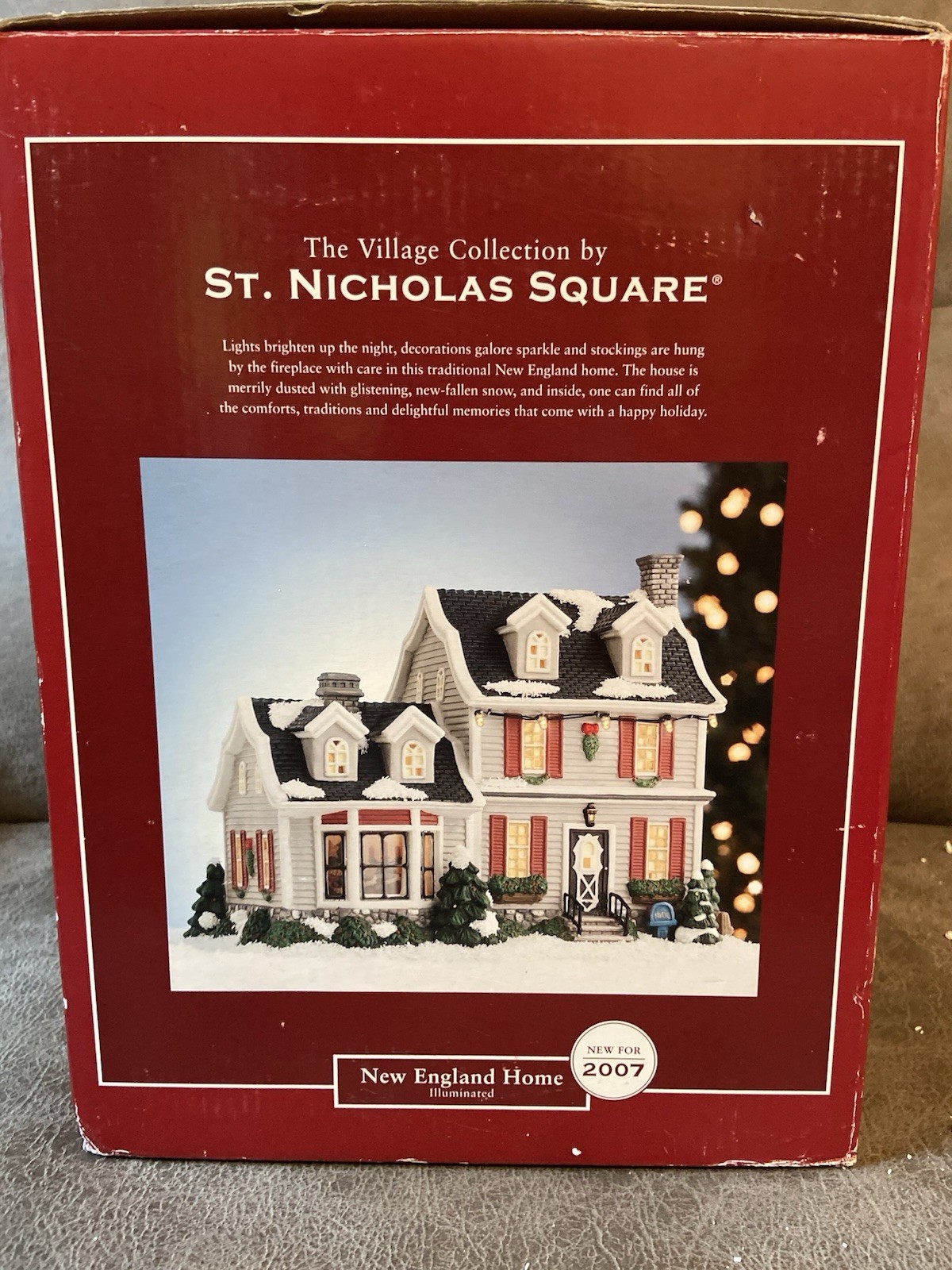 St. Nicholas Square Christmas Village 2007 New England Home Illuminated with Box