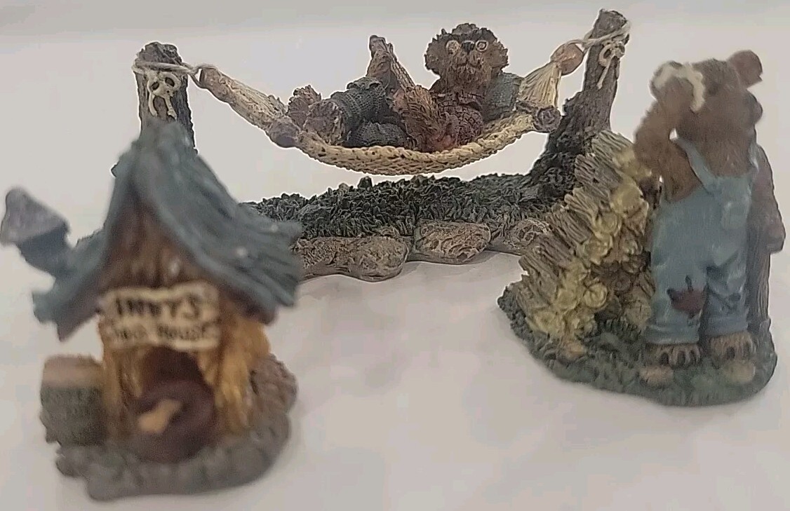 BOYDS TOWN “THE BEARS DEN”—EDMUND’S HIDEAWAY & good friends. Miniature.
