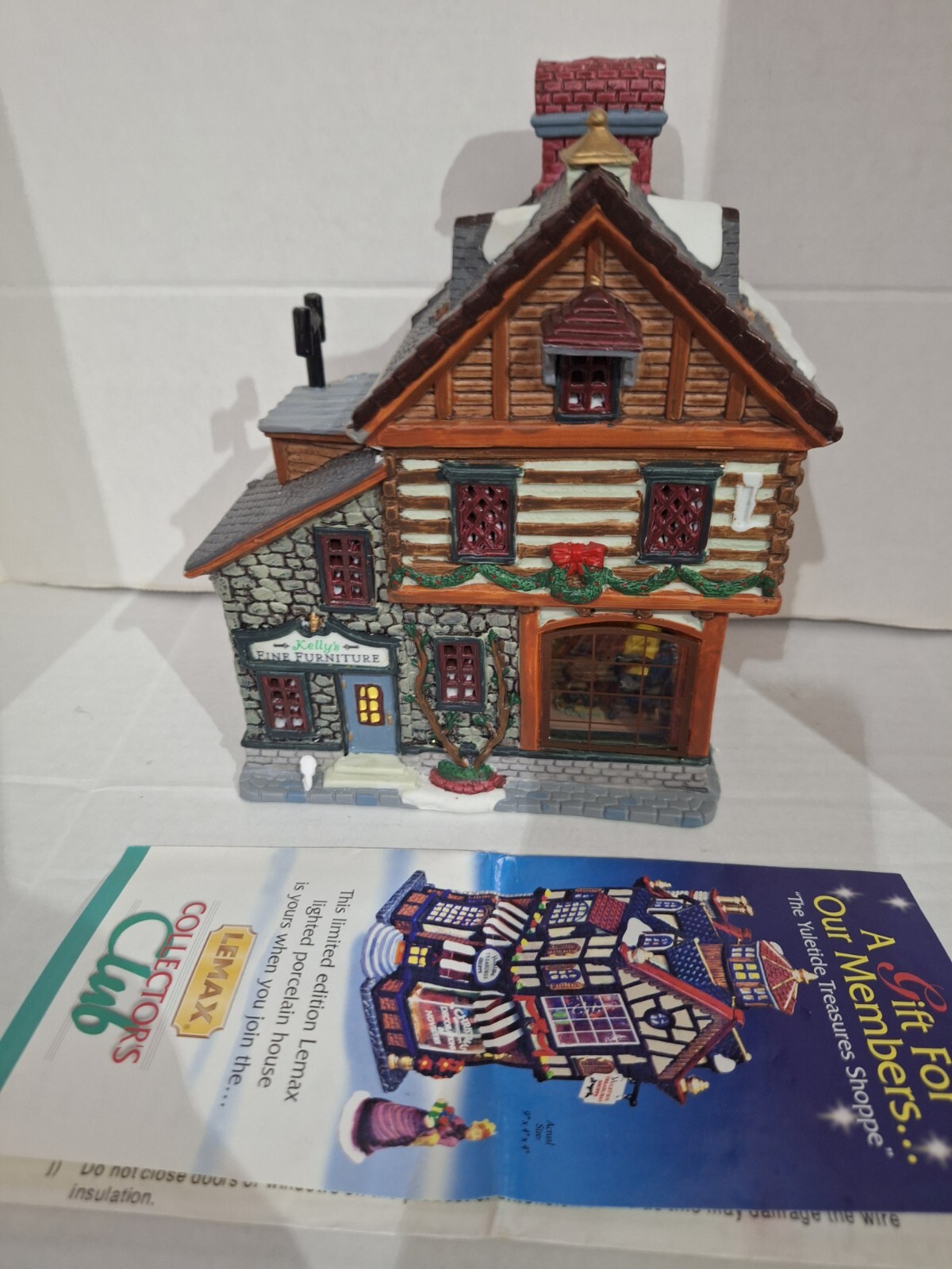 Lemax Caddington Village Kelly’s Fine Furniture Village House 2000 *READ