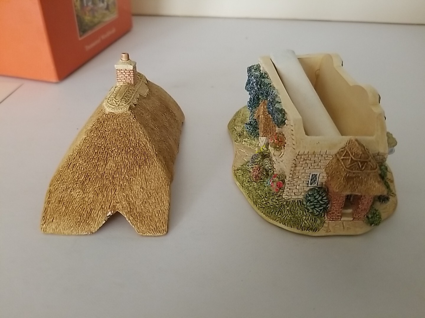 Lilliput Lane “Honeysuckle Cottage Trinket Box” With Deed & Box VERY RARE