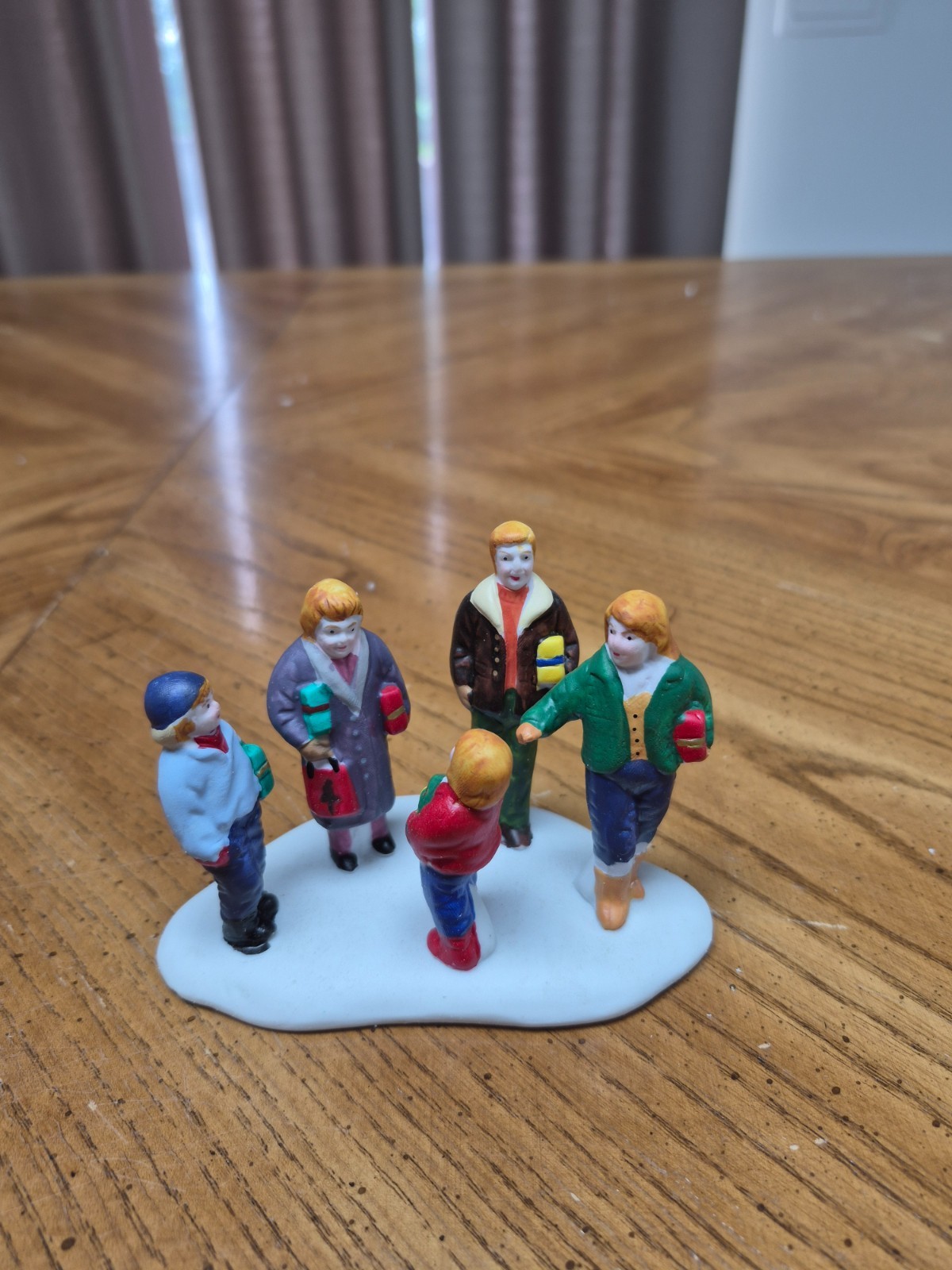 1995 Lemax Dickensvale Porcelain Gift Shopping Family