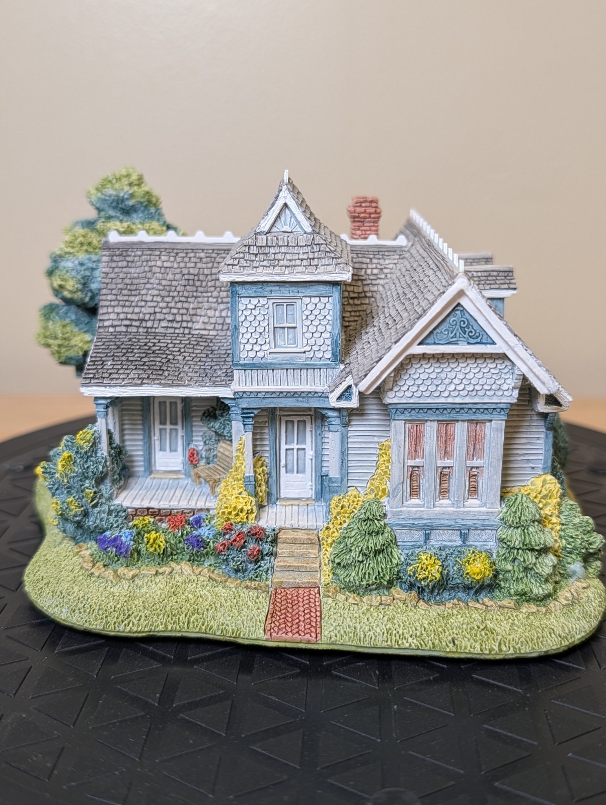 Lilliput Lane “Spring Victorian”, American Landmarks Collection, 1994