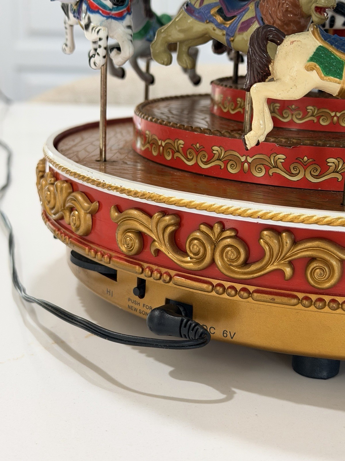Mr. Christmas 2005 Grand Carousel Musical Rotating 30 Classic Songs Works No Box