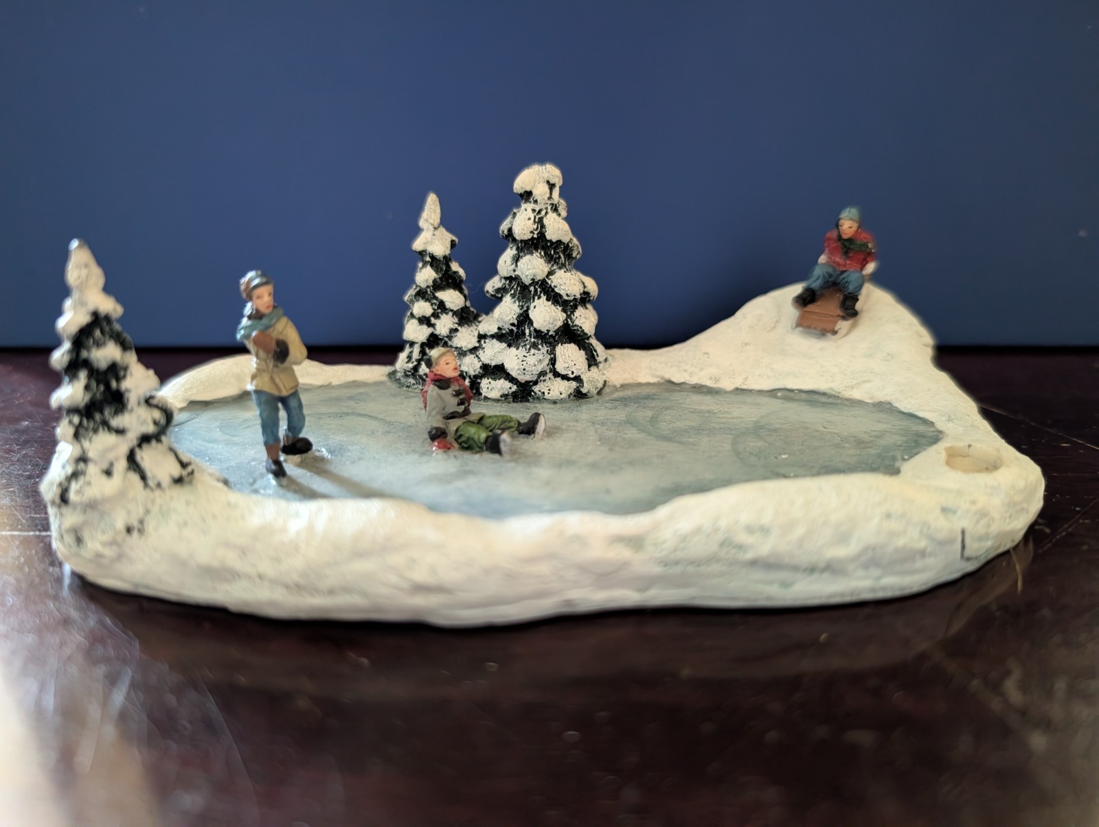 Norman Rockwell Christmas Village Skating Pond Hawthorne Collectables