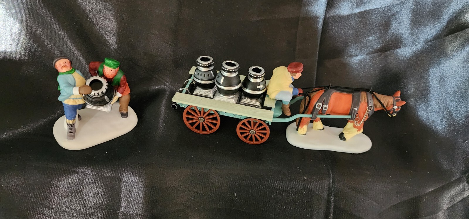 Dept 56 New England Village “A New Potbellied Stove for Christmas” #56593