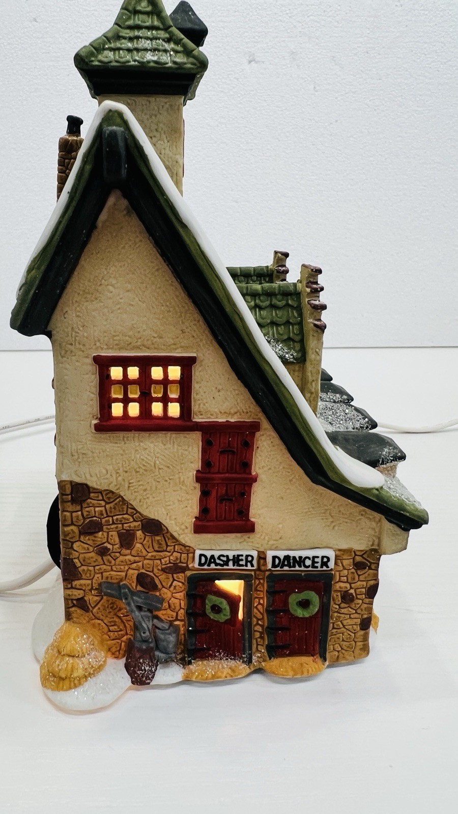 Dept 56 North Pole Series “ Reindeer Barn” Retired 1990 Excellent Condition !