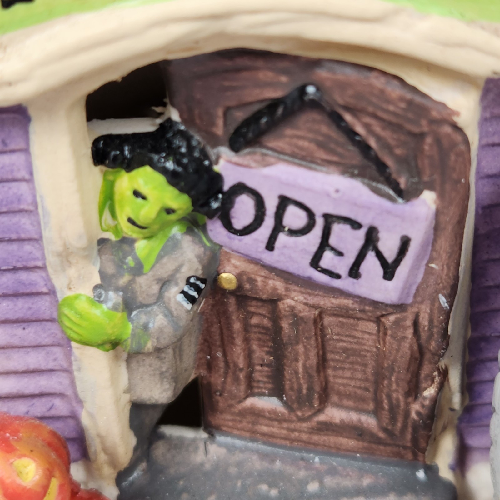 Holiday Inspirations Casper’s Costume Shoppe Lighted House Susan Winget 2013