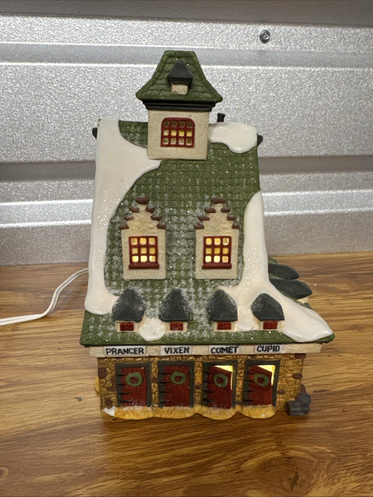 Dept 56 Reindeer Barn North Pole Series 5601-4 Heritage Village Christmas in Box