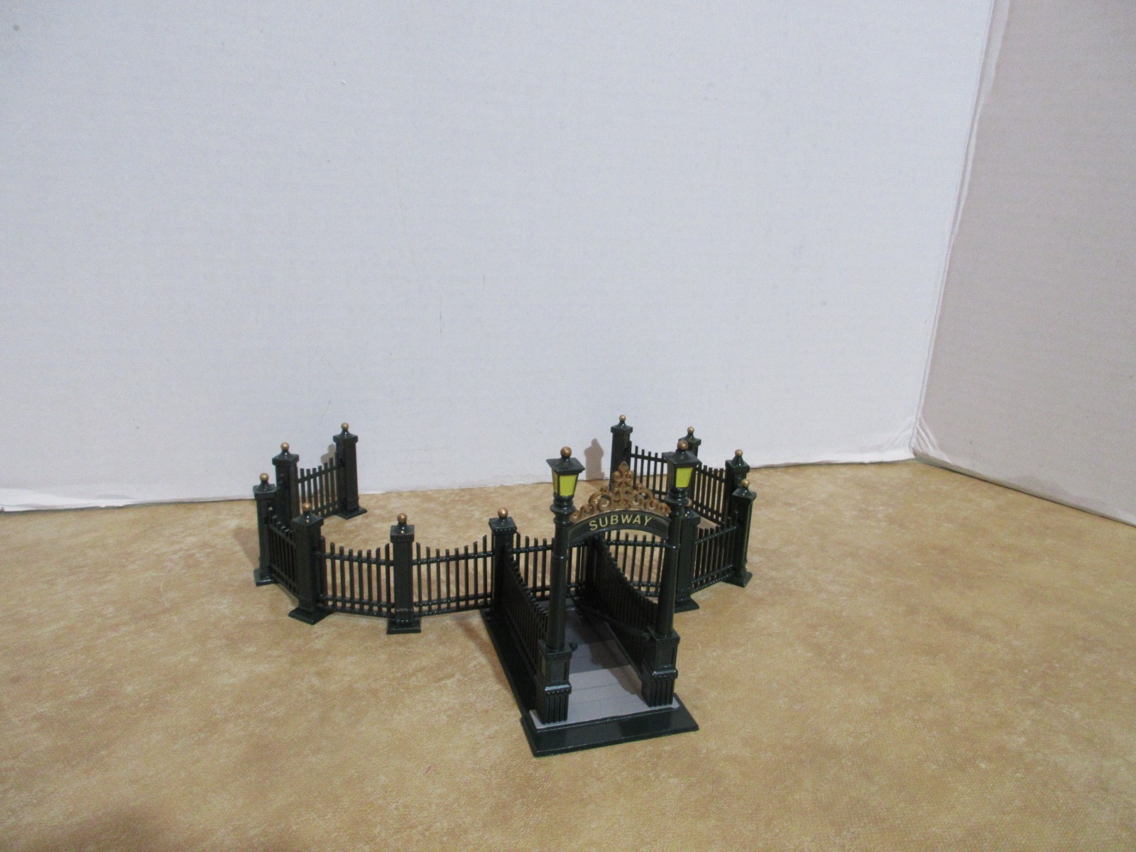 Dept. 56 Heritage 1991 CIC City Subway Entrance & 2 Sets Of Wrought Iron Fence &