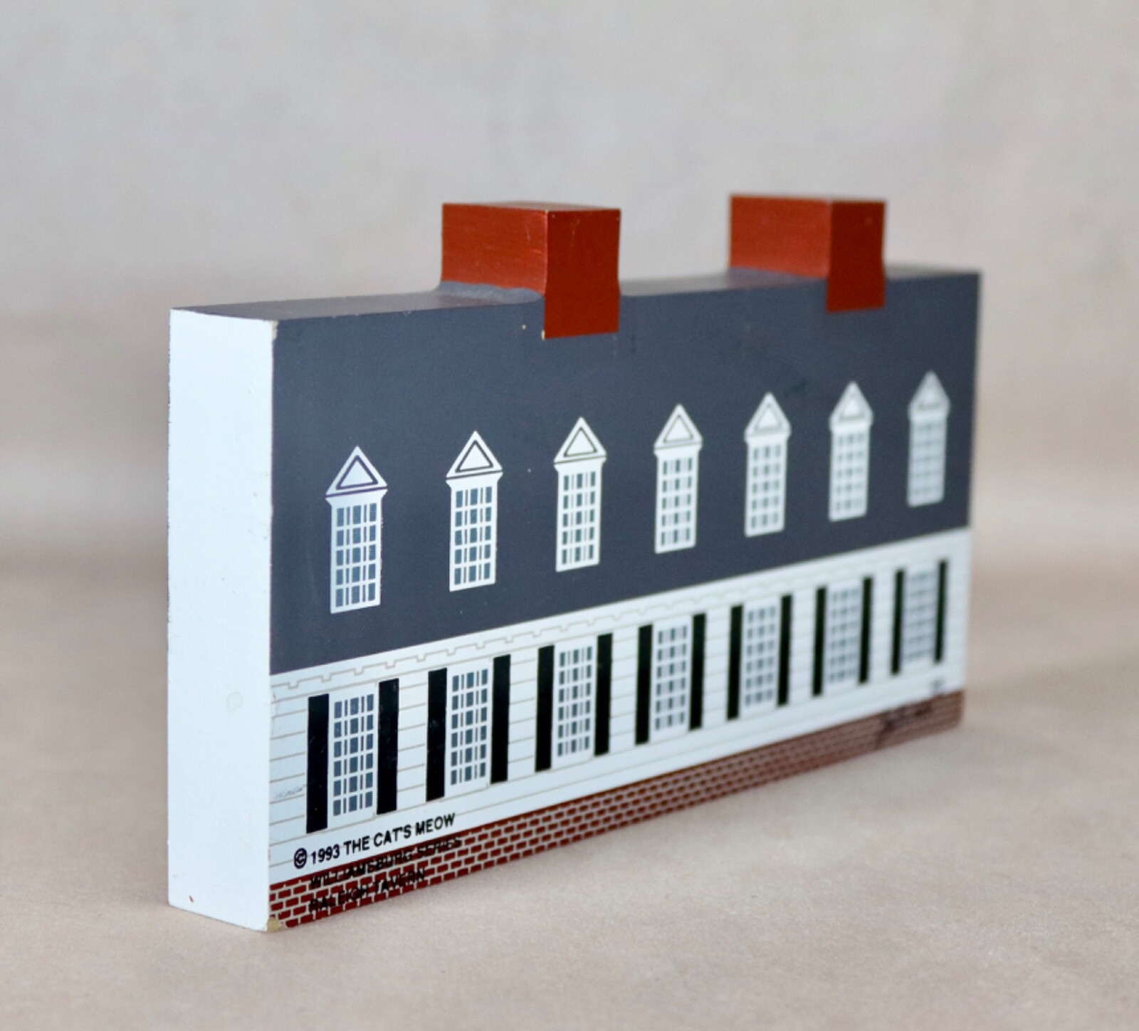 Raleigh Tavern ~ Williamsburg Series Faline Cat’s Meow 1993 Shelf Sitter