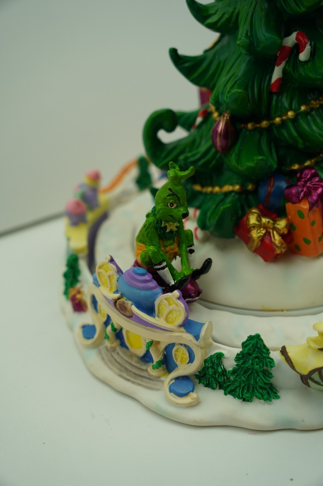 RARE Retired Whoville How The Grinch Stole Christmas 2000 Rotating Tree WORKS