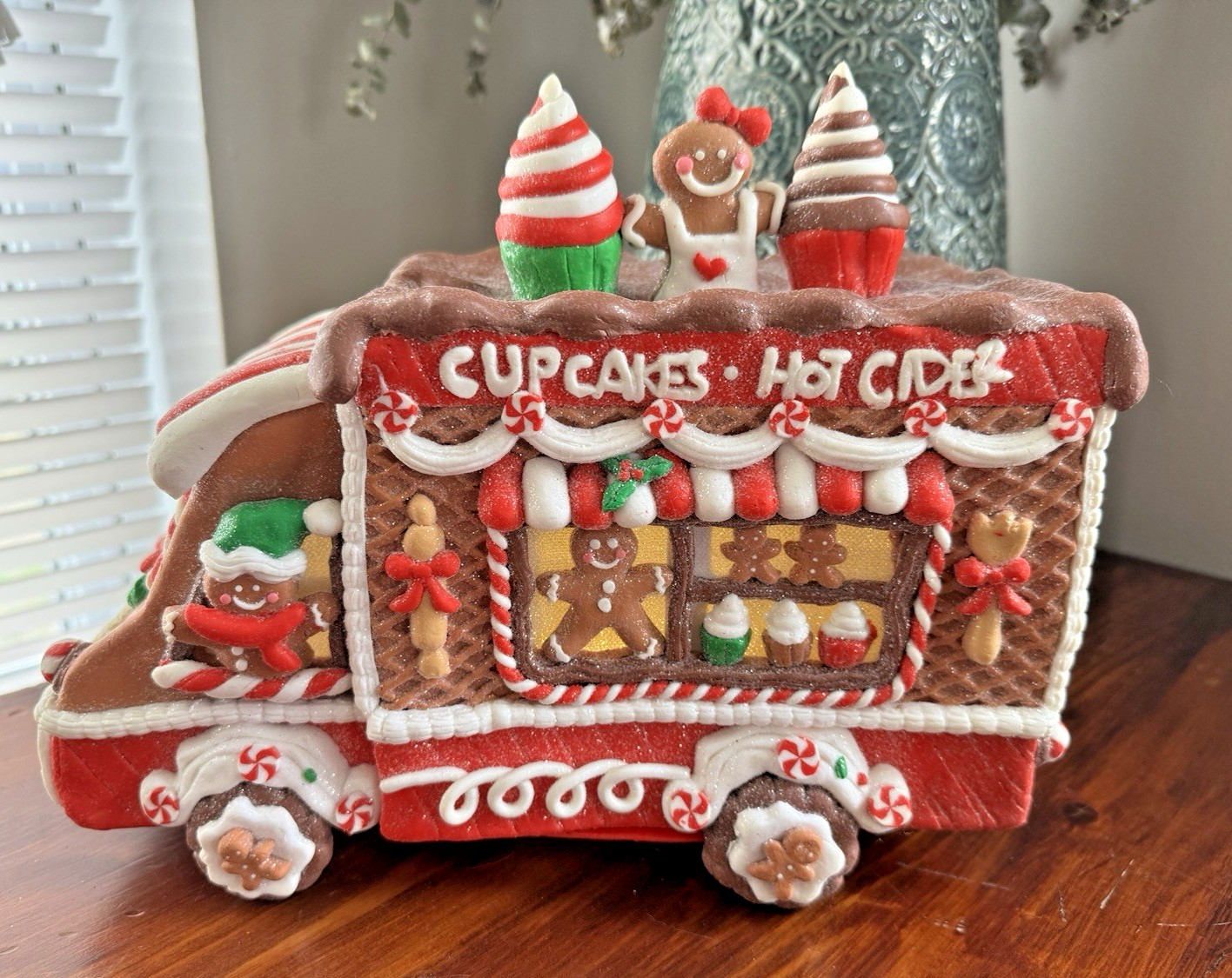 Christmas Lighted Gingerbread Food Truck LED on Timer Works Icing Cupcake V Parr