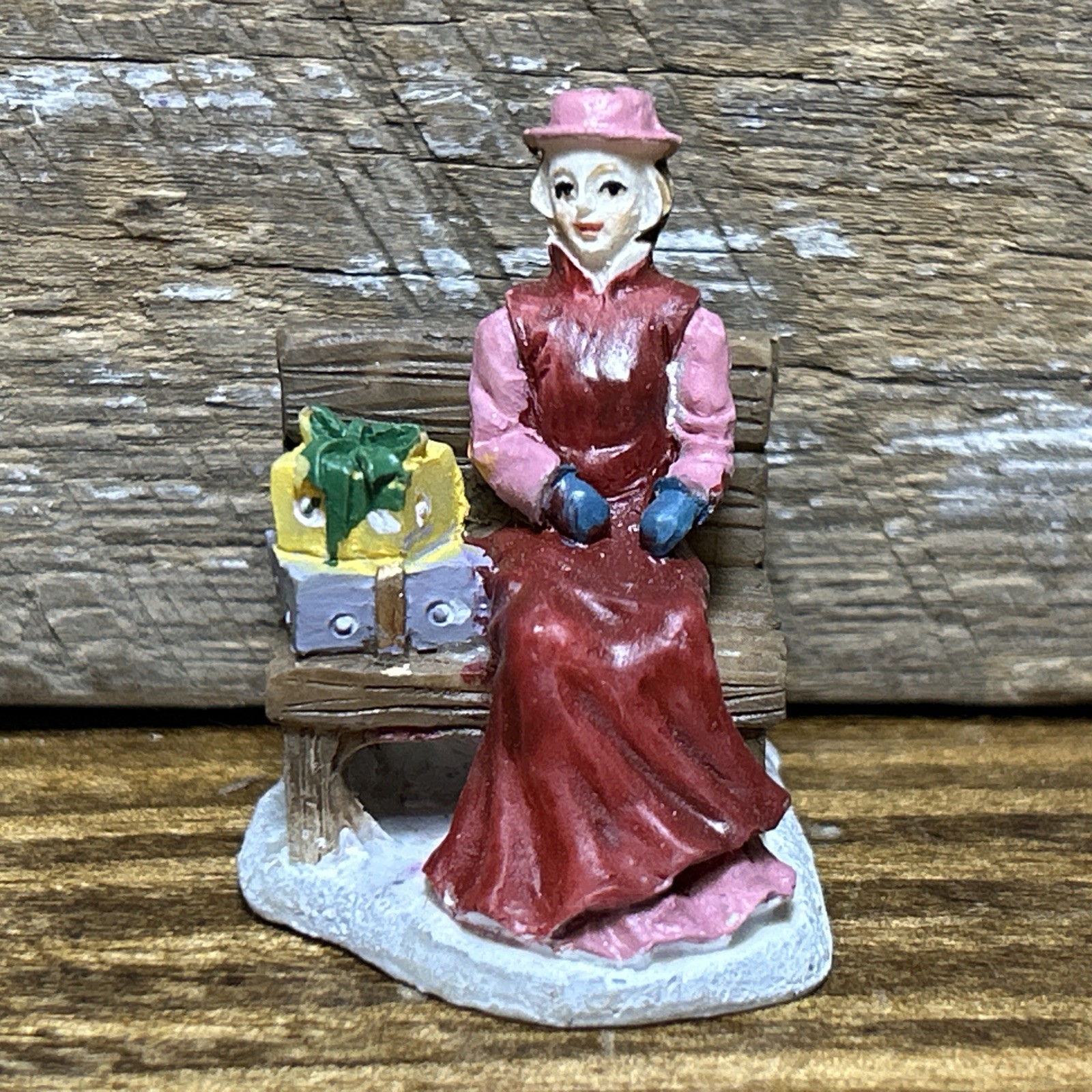 Grandeur Noel 2001 Victorian Christmas Train Village Woman Bench Gifts Figure