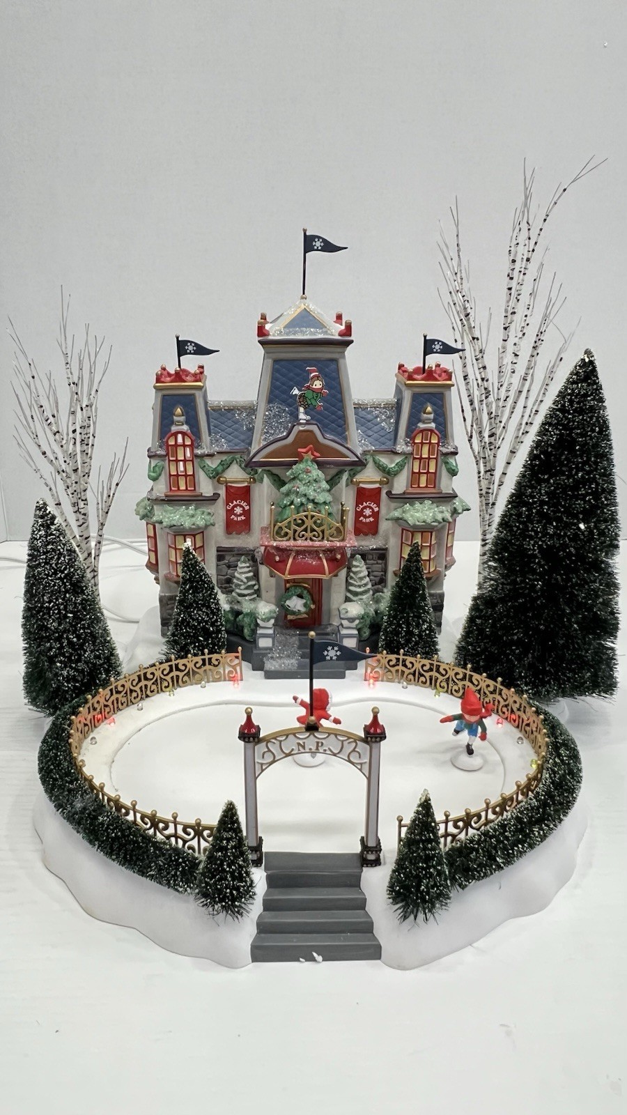 Dept 56 North Pole Series”Glacier Park Pavilion” Holiday Gift Set Please Read !