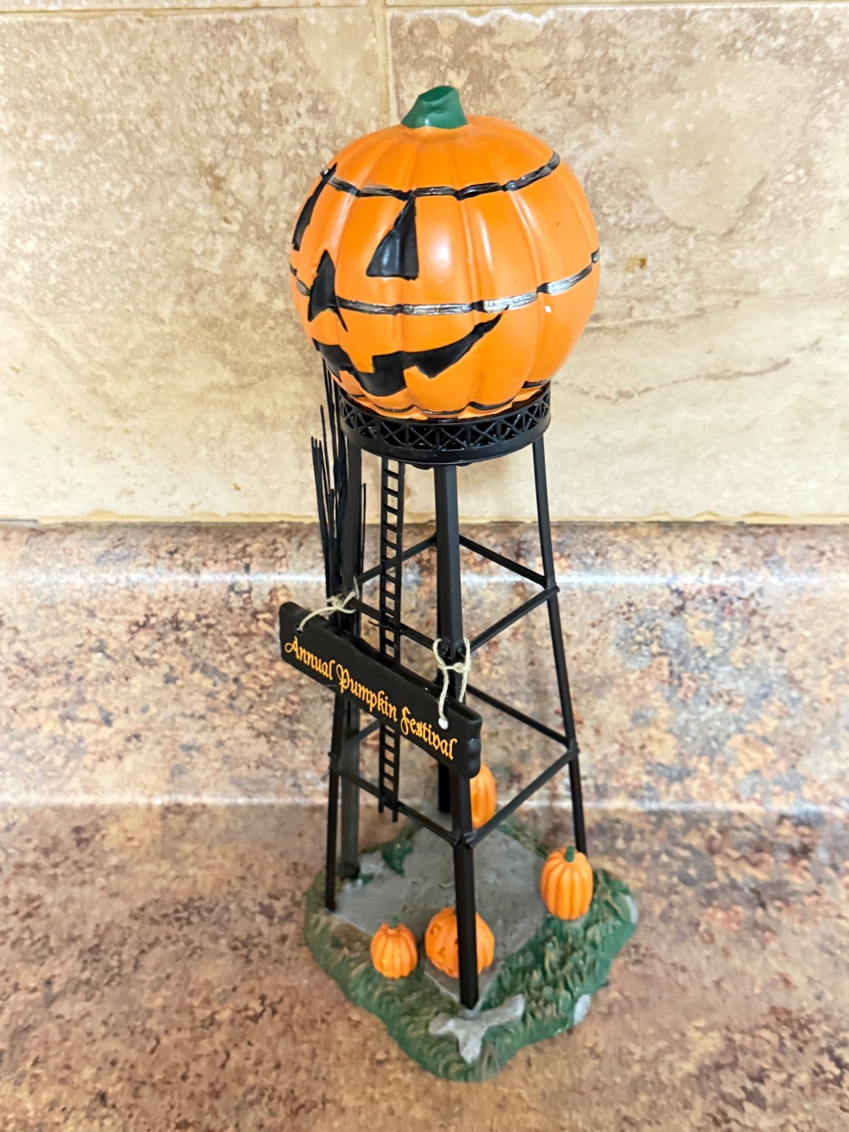 DEPARTMENT 56 HALLOWEEN WATER TOWER 56.53223 JDL