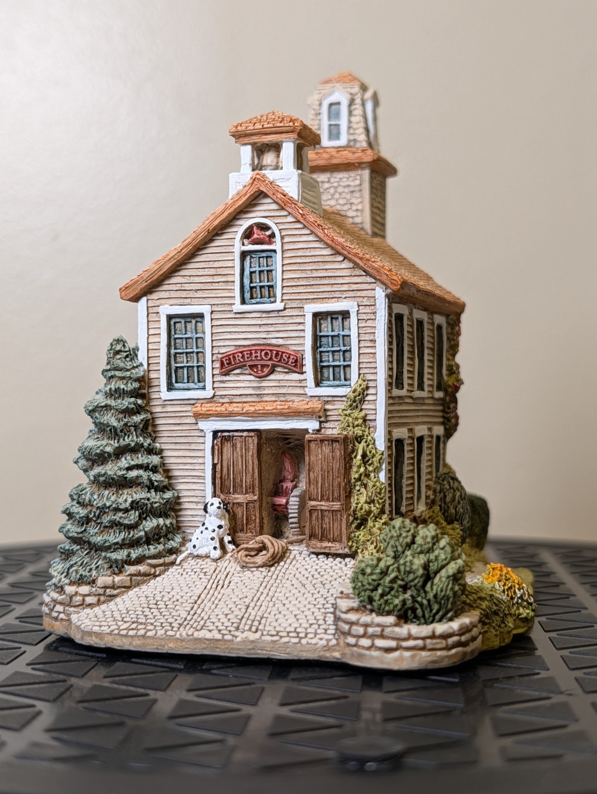 Lilliput Lane Firehouse # 1 From American Landmarks Collection 1991, Signed