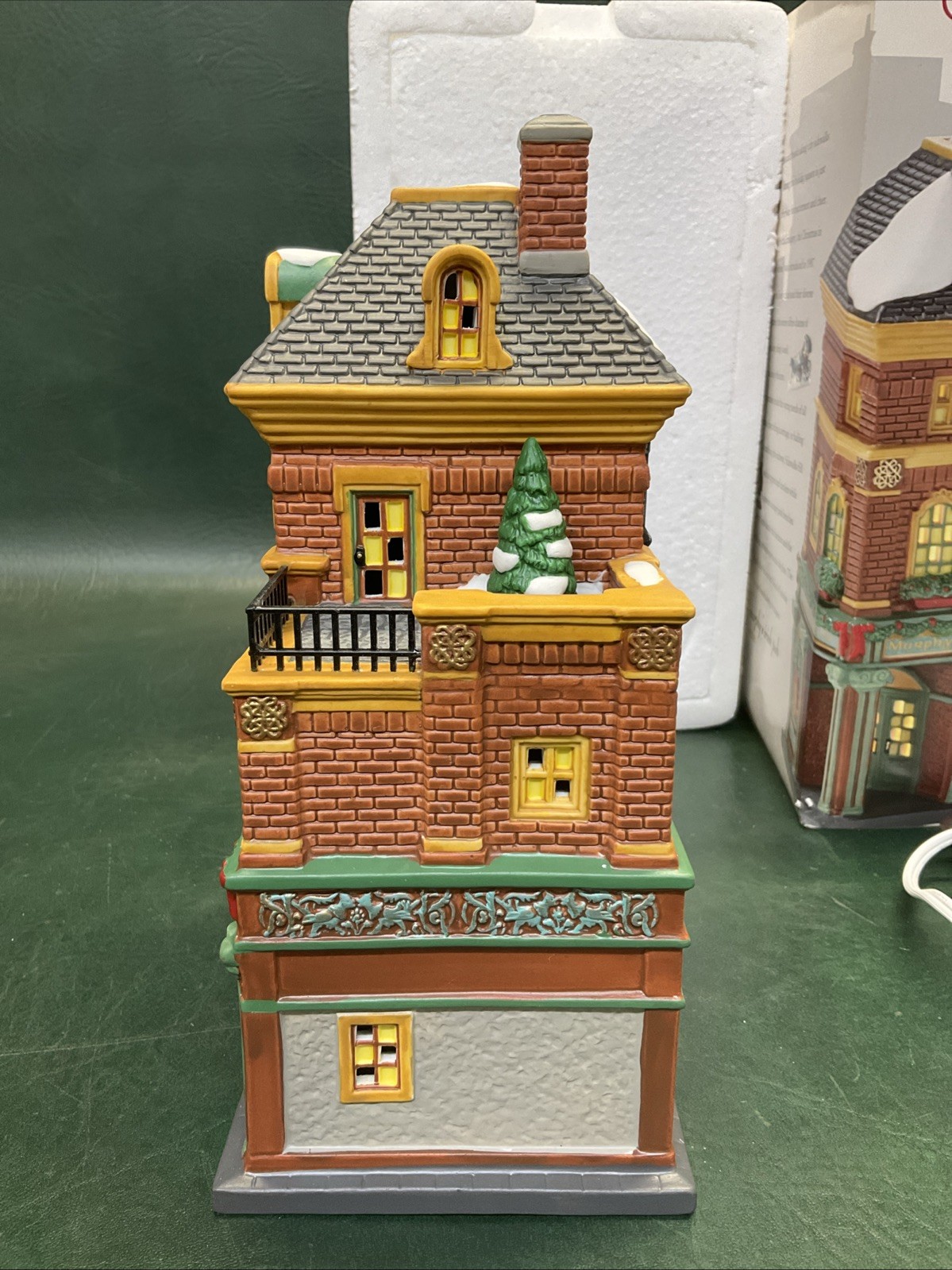 Department 56 Murphy’s Irish Pub Christmas in the City #4025241 Lighted