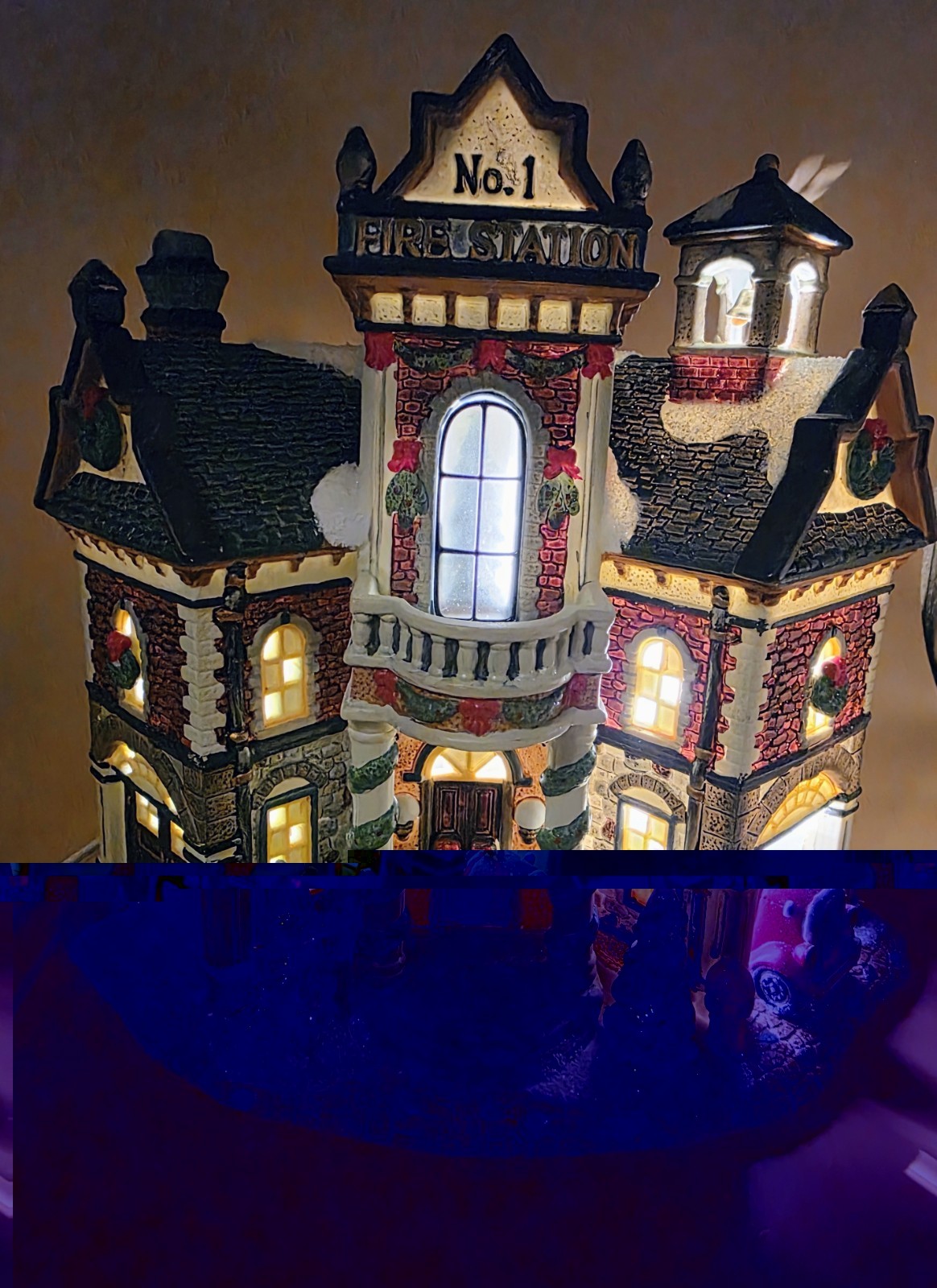 RETIRED 2003 St Nicholas Square Village Collection Lighted FIRE STATION No 1 Box