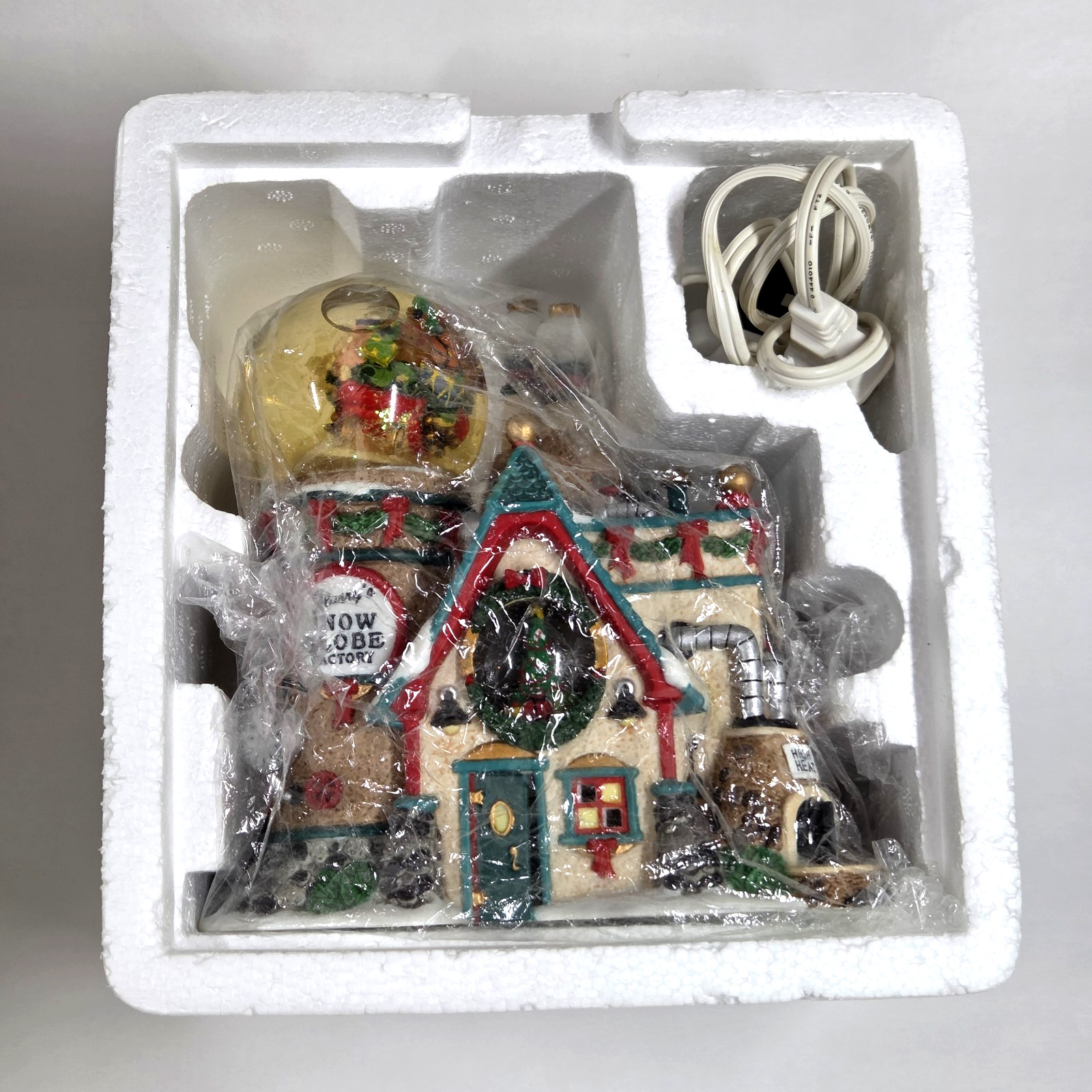 Dept 56 North Pole Series Flurry’s Snowglobe Maker Christmas Village 56763 Box