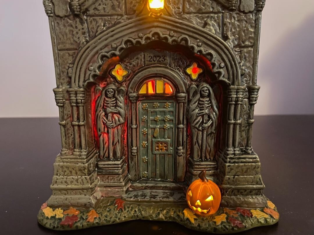 Dept 56 Halloween Rest in Peace 2023 sold w/ Madame Laveau NIB Lit Ceramic Crypt
