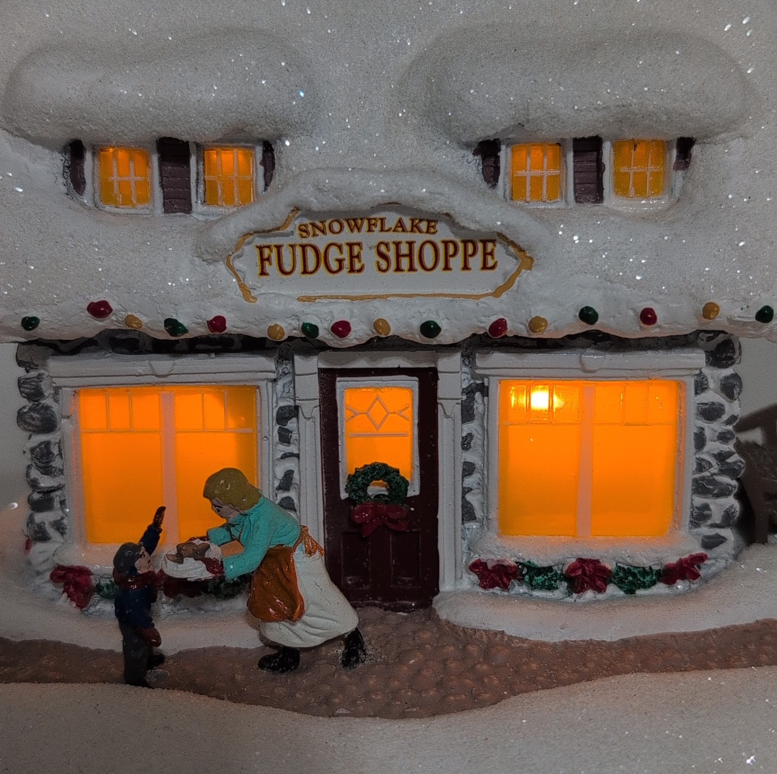 2022 Thomas Kinkade Snowflake Fudge Sweet Shoppe Lighted Display Collectible