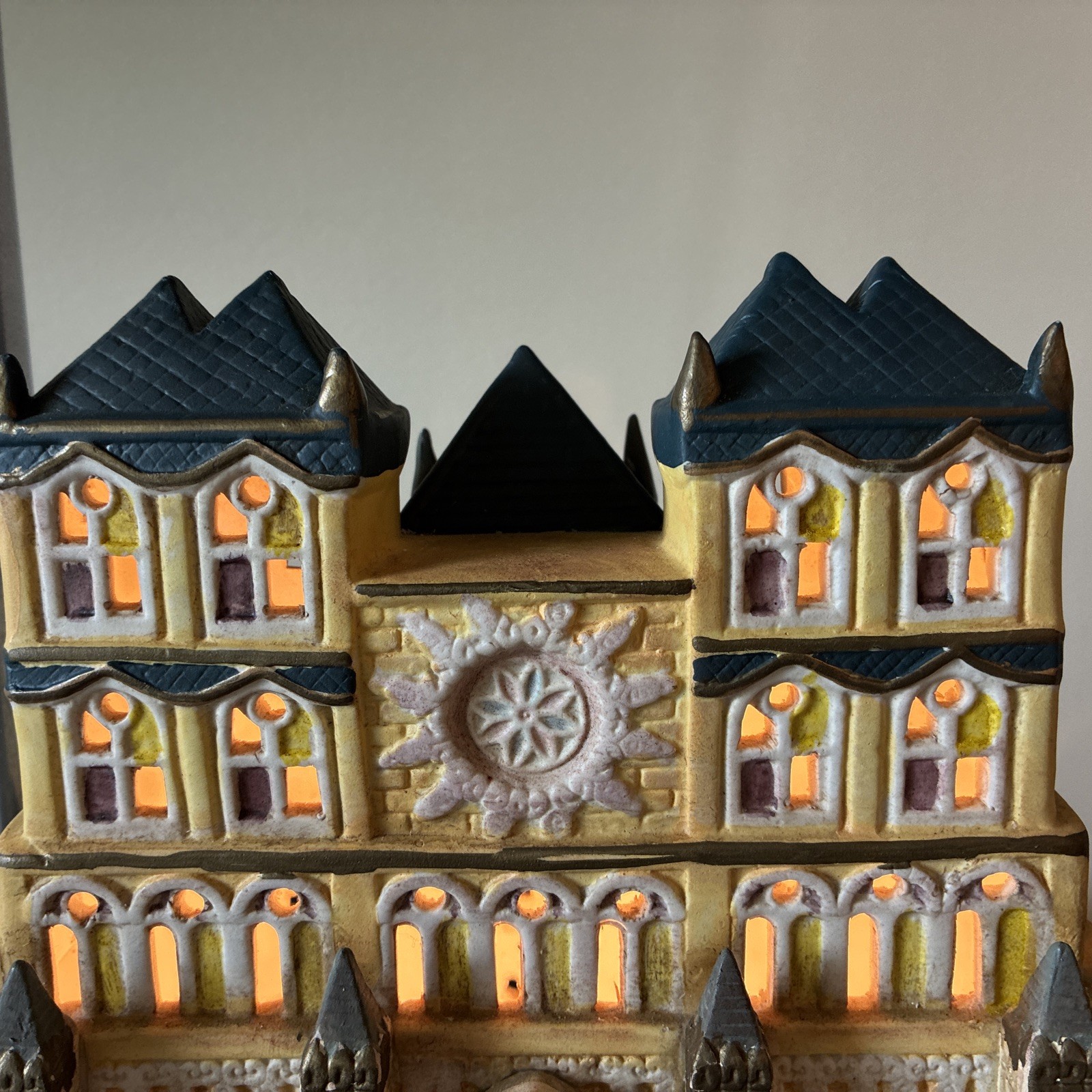 1993 Dickens Collectables Hand Painted Christmas Village Lighted Cathedral