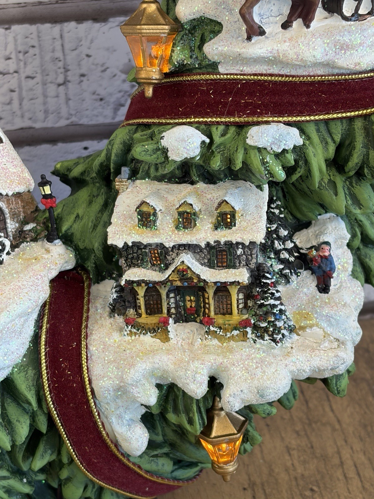 Thomas Kinkade Christmas Village Resin Wreath by Hamilton Collection Numbered