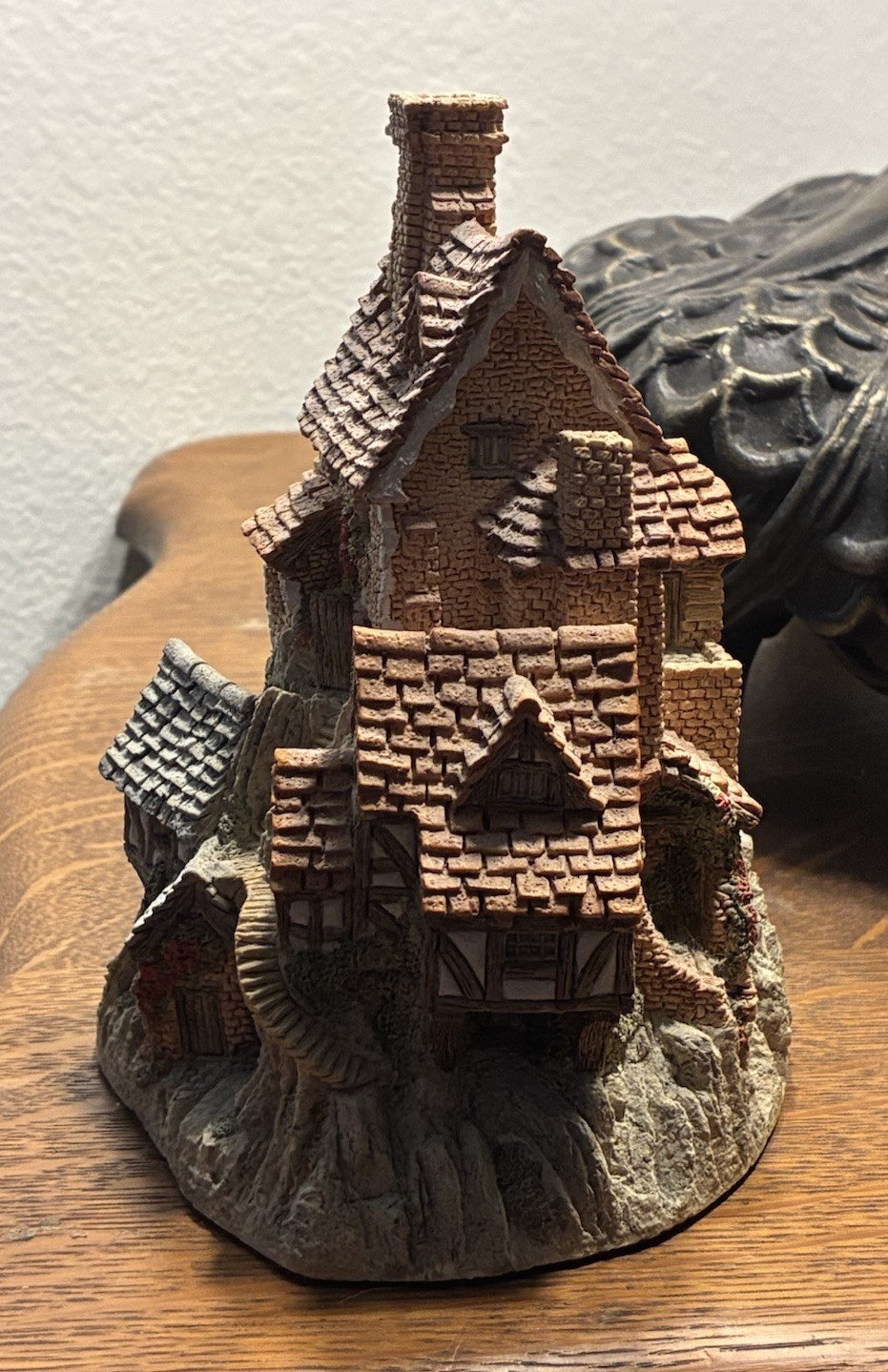 David Winter Vintage “ House on Top” 1982 Great Britain