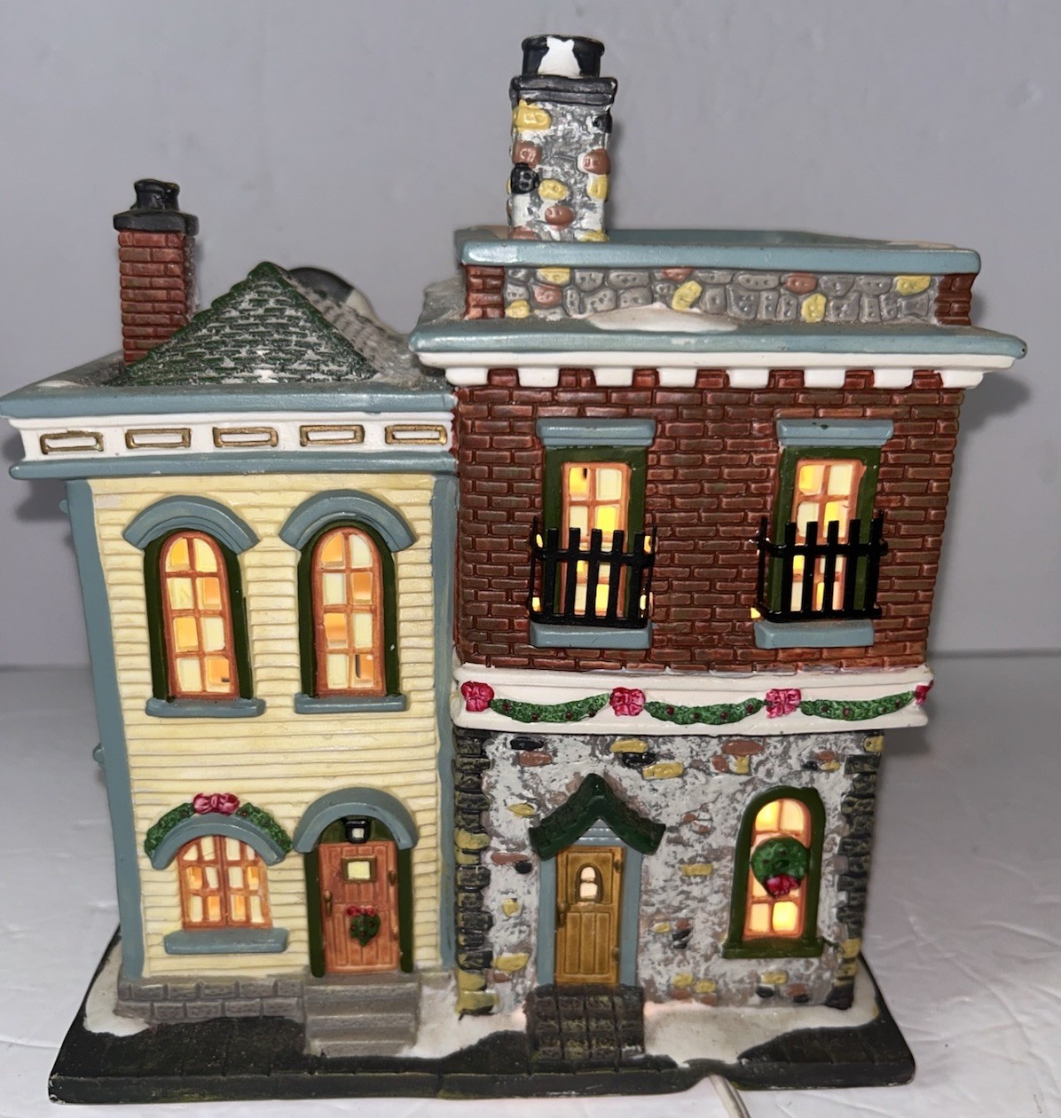 St. Nicholas Square Village Vintage 2000 General Store Farmers Market Lighted