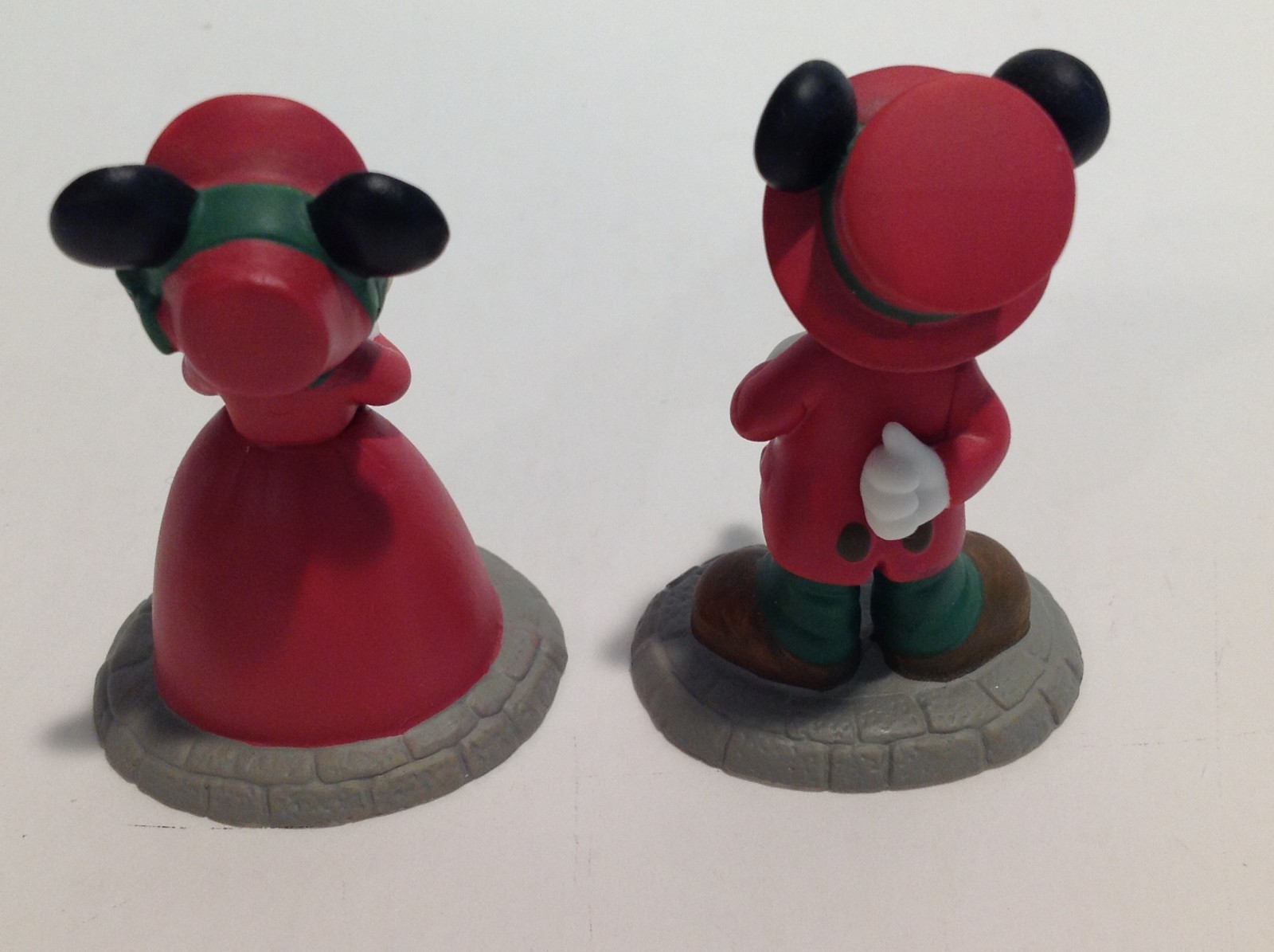 Dept 56 Disney Parks Heritage Village Mickey & Minnie, Balloon Seller, Family