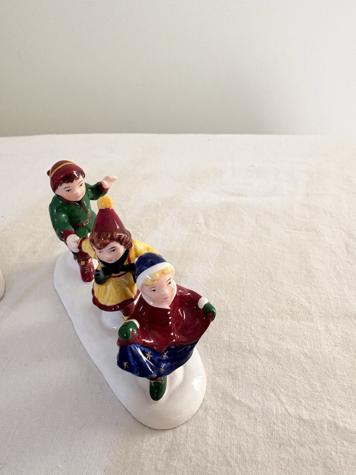 Department 56 Snow Village “He Led Them Down The Streets Of Town” #54927 FLAW