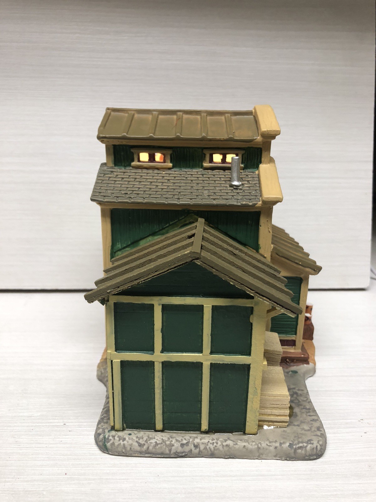 2005 LEMAX Harvest Crossing Lighted “MENARD CASHWAY LUMBER” #55325