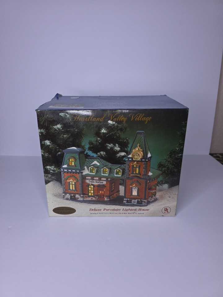 Heartland Valley Village Lighted Train Station & Cafe Deluxe Porcelain Christmas
