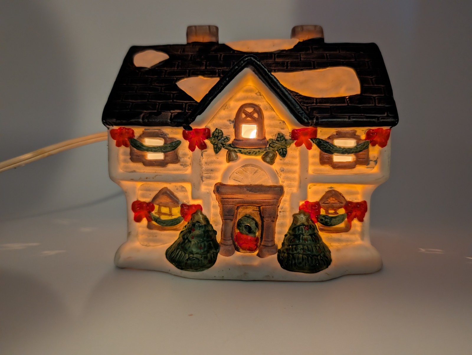Watkins Christmas Series 1992 Collector’s Series Village House Working 5″x5″x4″