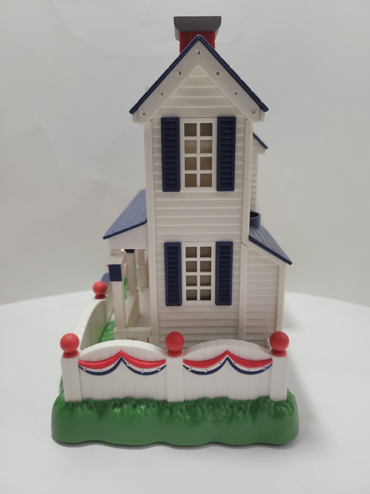 Avon 4th of July Patriotic Lighted American House