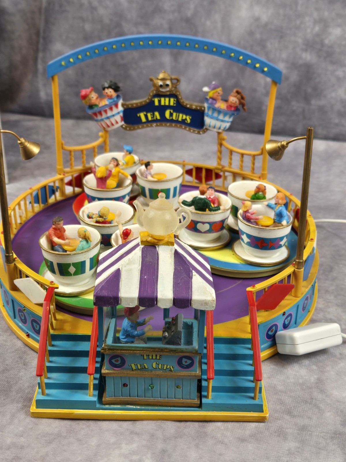 LEMAX 2008 Village Collection: The Tea Cups (84808) TESTED