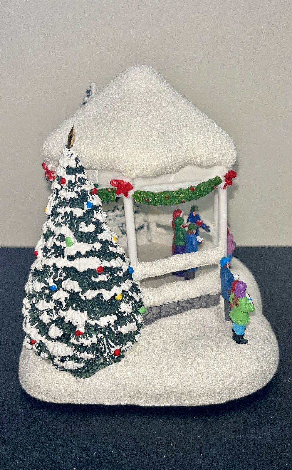 2023 Thomas Kinkade Teleflora Sweet Sounds Of Christmas Village Gazebo Lighted