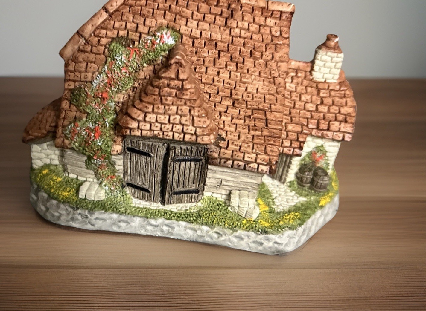 David Winter Cottages British Traditions October Harvest Barn Box COA Fairy