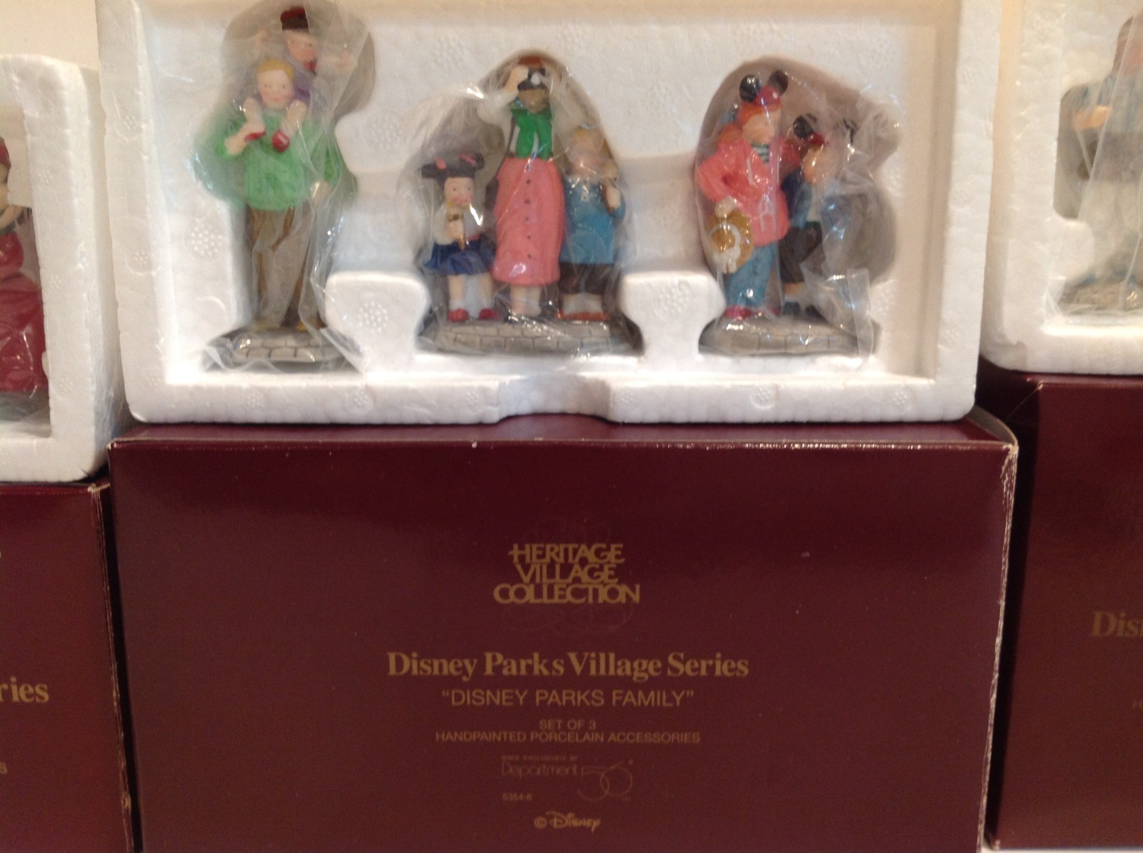 Dept 56 Disney Parks Heritage Village Mickey & Minnie, Balloon Seller, Family