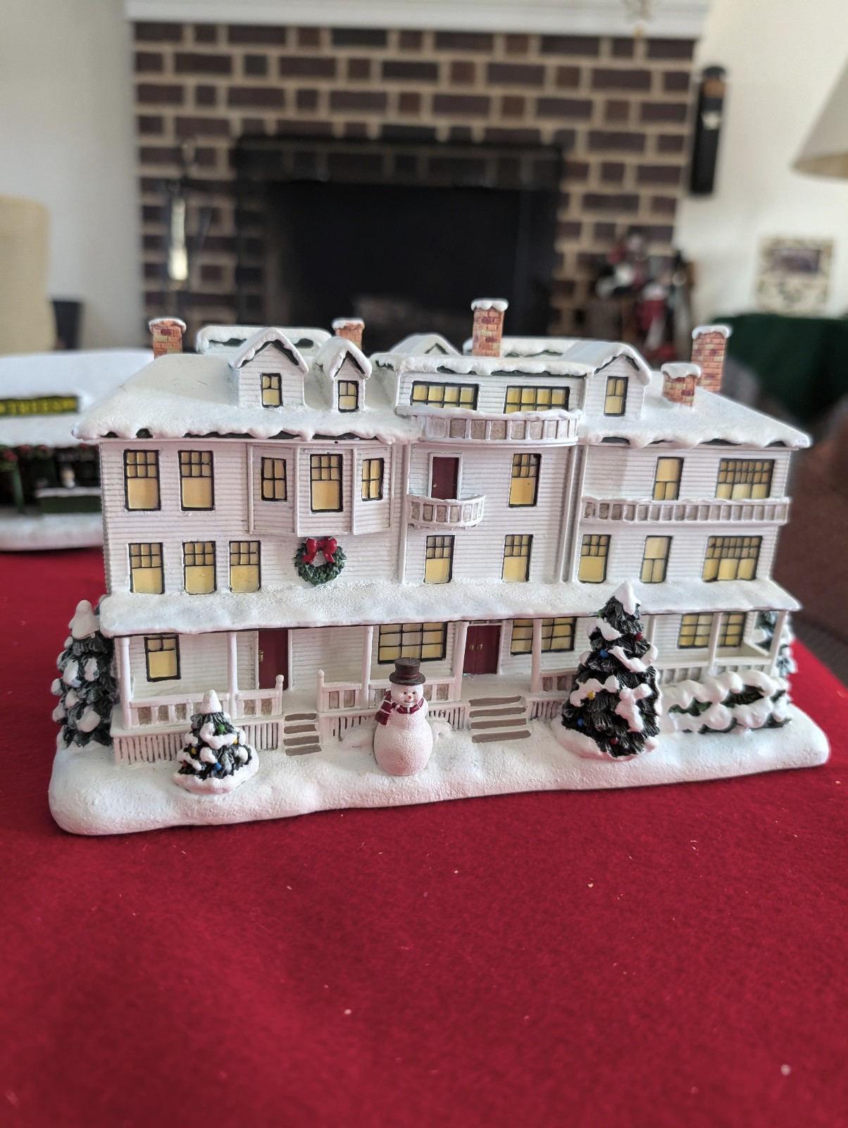 Norman Rockwell Christmas Village Red Lion Innl by Hawthorne Collectables