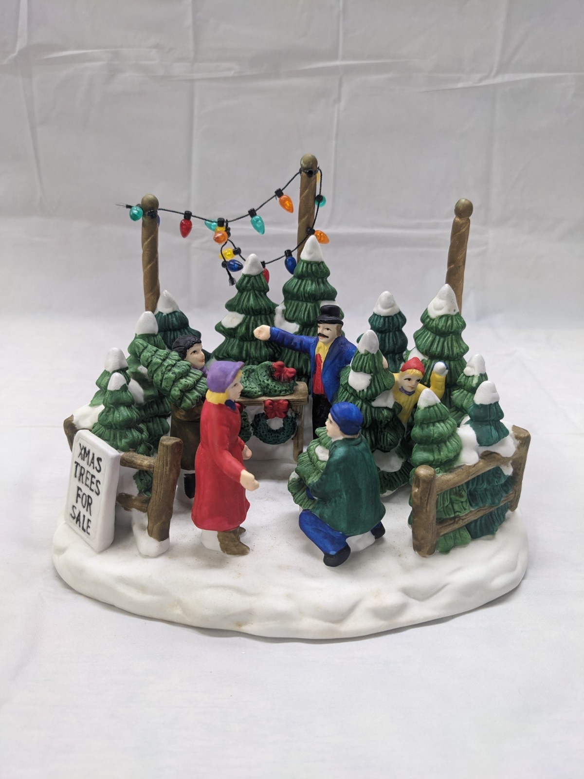 Vintage 1998 Victorian Village Collectibles Old Towne Tree Seller Christmas W/ B