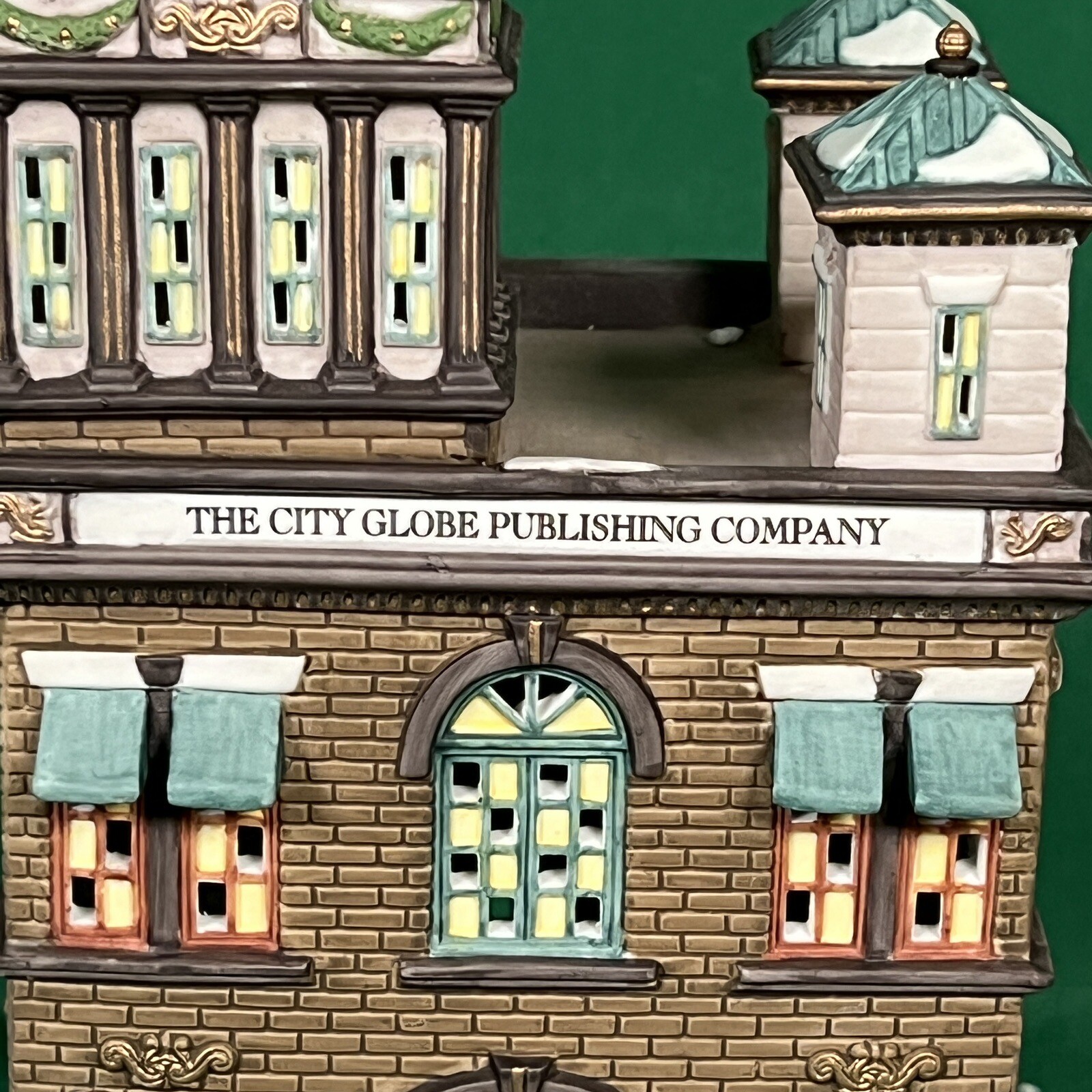Dept 56 Christmas in The City The City Globe Newspaper Bldg. w/Box See Video