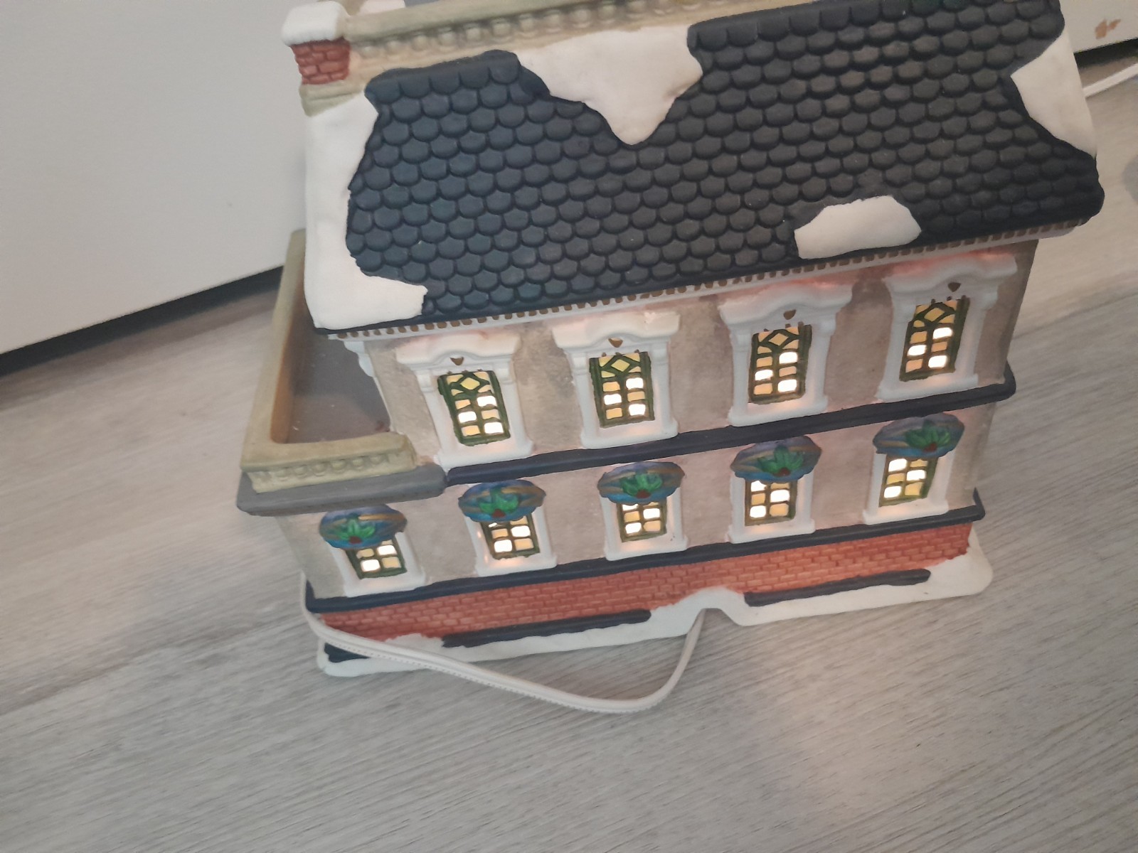 1997 “Coach House Cafe” Holiday Time Porcelain Light Up Display