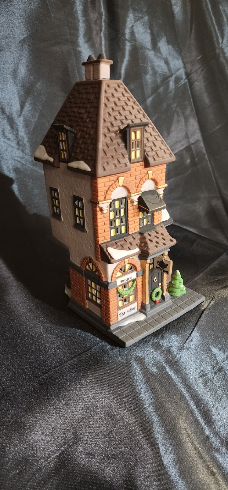 Dept 56 Christmas In The City “Potters Tea Seller” #5880-7 Item#275